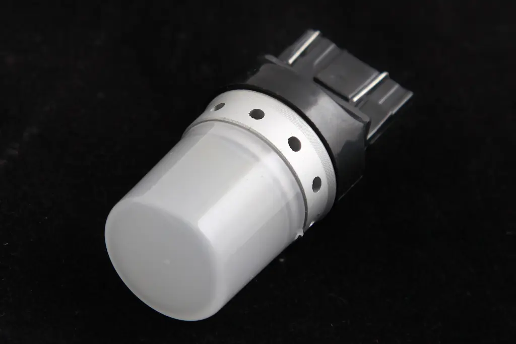 лампа диодная 12В безцок. T20/2-конт. 9-SMD 3030 CAN стекло 