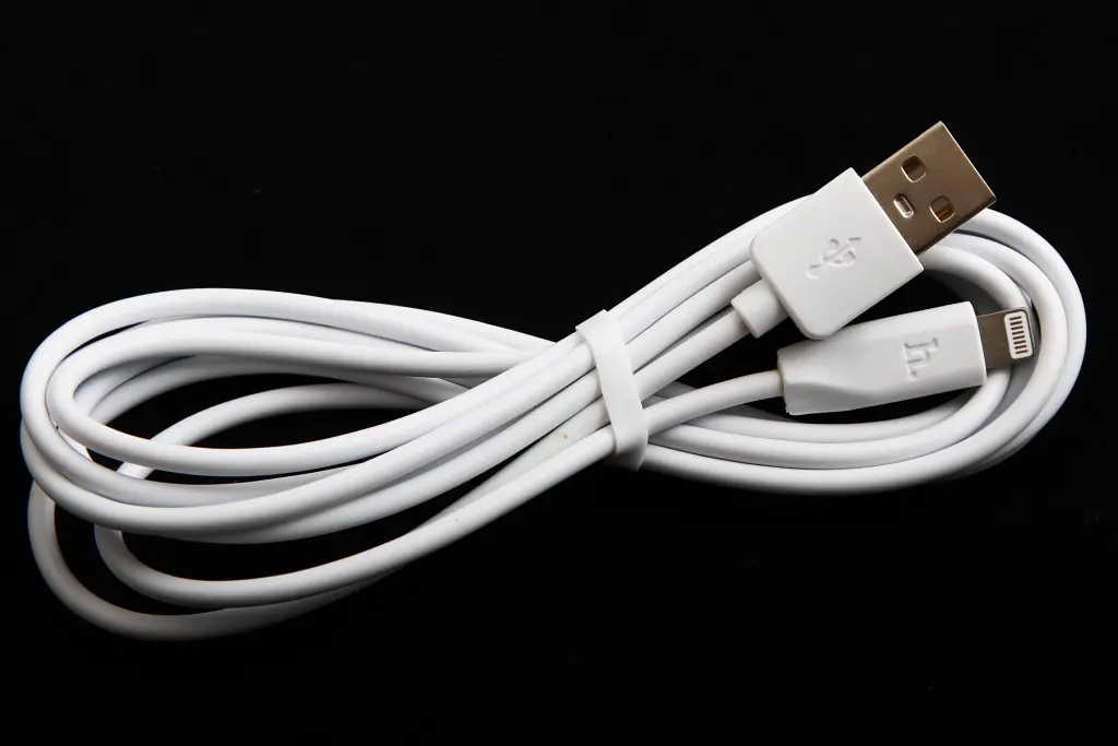 кабель USB - iPhone 2.4A 2.0м 